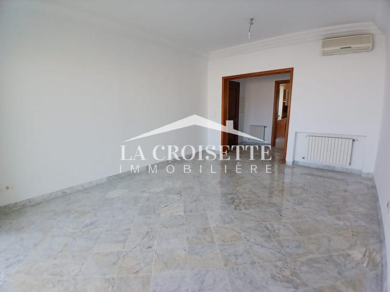 Appartement S+3 avec chambre de service à La Marsa